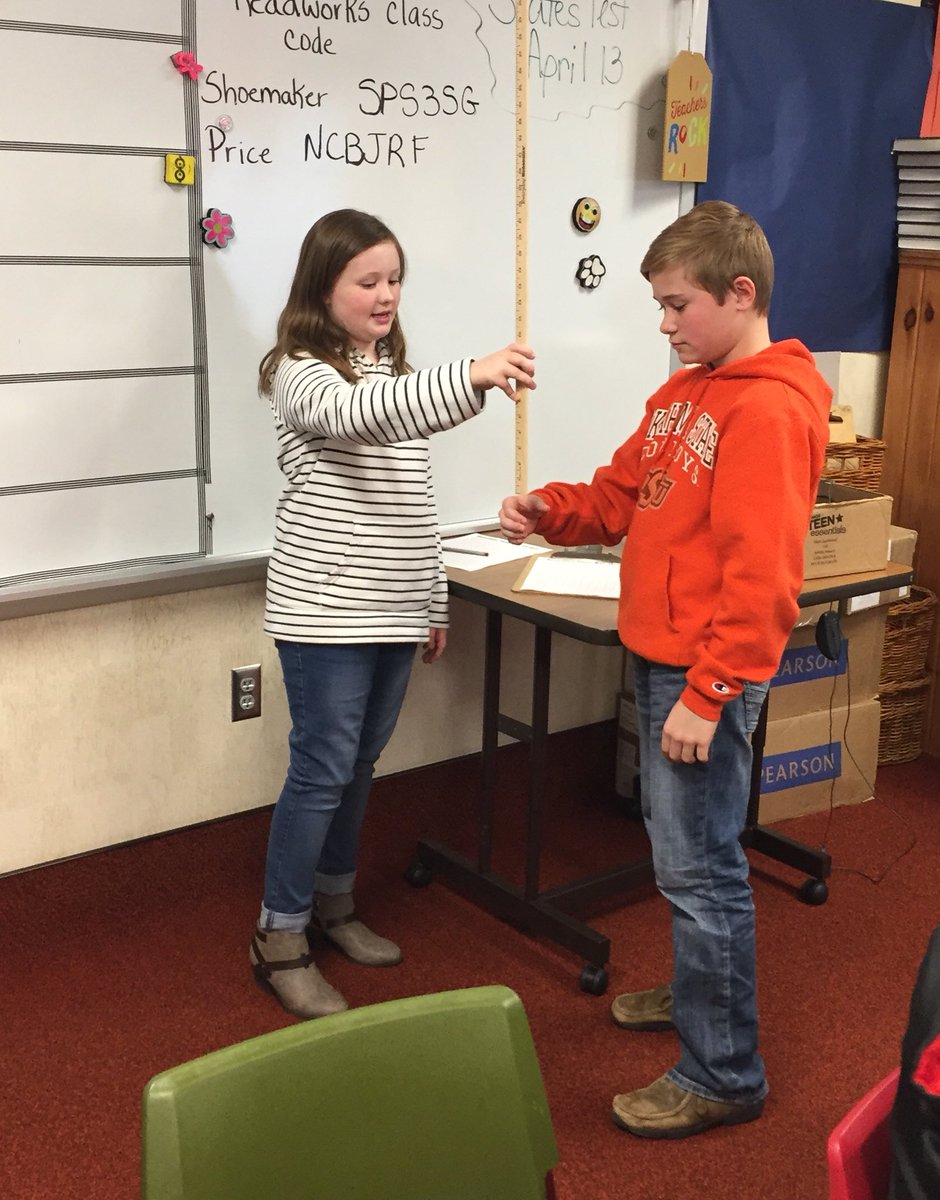 MrsPrice4thCC's tweet photo. Practicing reaction time with meter sticks. @CPElem #splintercity #slowreactions https://t.co/k0SOp0RrFj