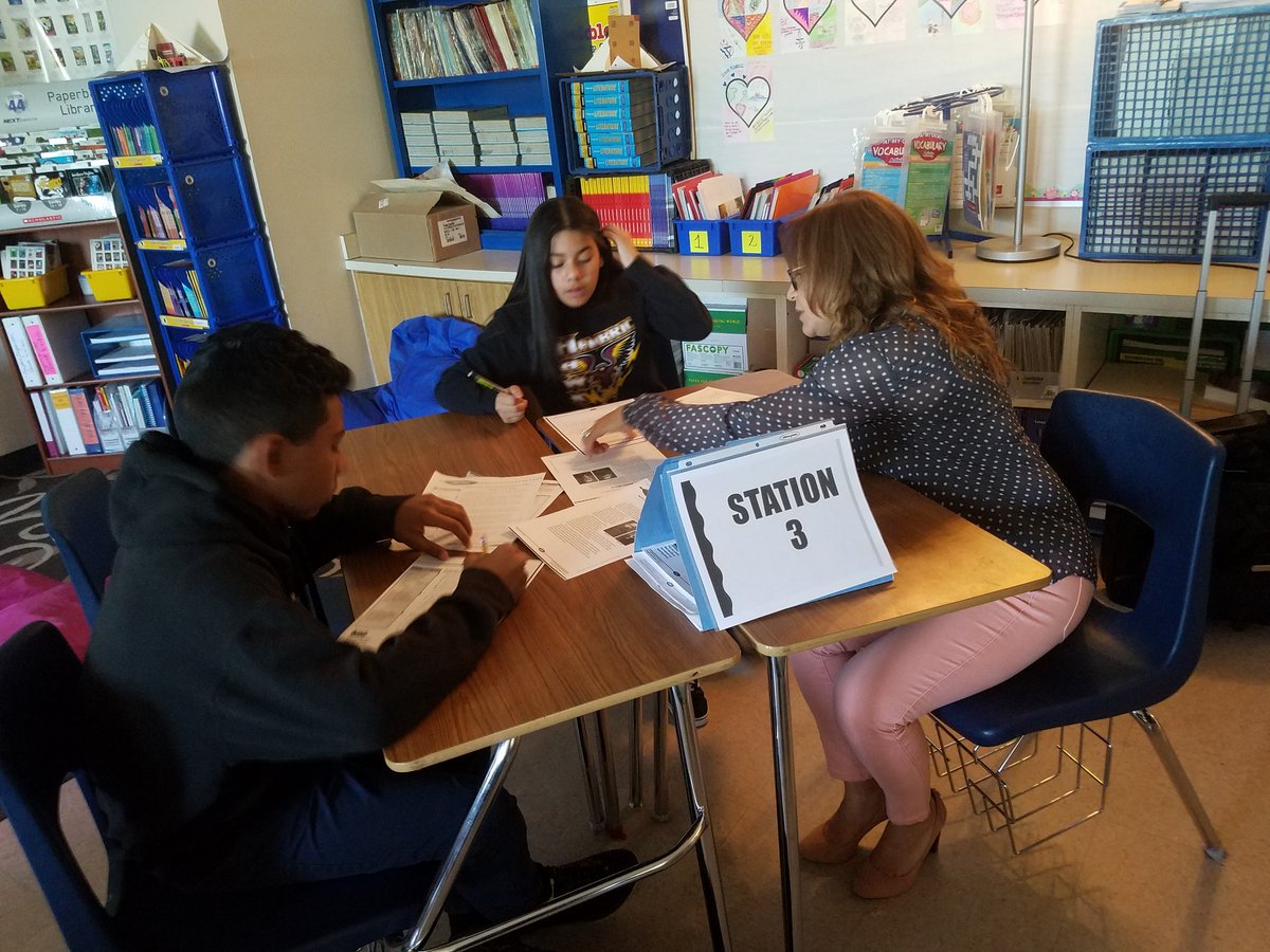 PFLores_CI's tweet image. Dynamic representation of station teaching at Hambric!  ALL students were engaged. Kudos to @mgasca_jhs and Ms. Talavera on incredible co-planning! #TeamSISD #CoTeachingThatWorks @Hambric_Pk8