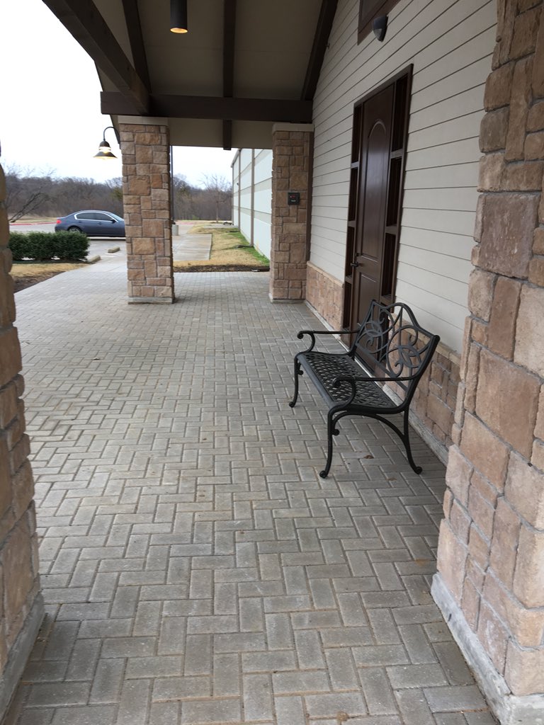 concretepaver1's tweet photo. @grapevinegunclub @Pavestone_TX Holland Stone #commerxial Grapevine Gun club #hollandstone #commercialpaverinstallation #commercialinstall #Hardscape #pavestonehollandstone https://t.co/ZIWiNOgsrt