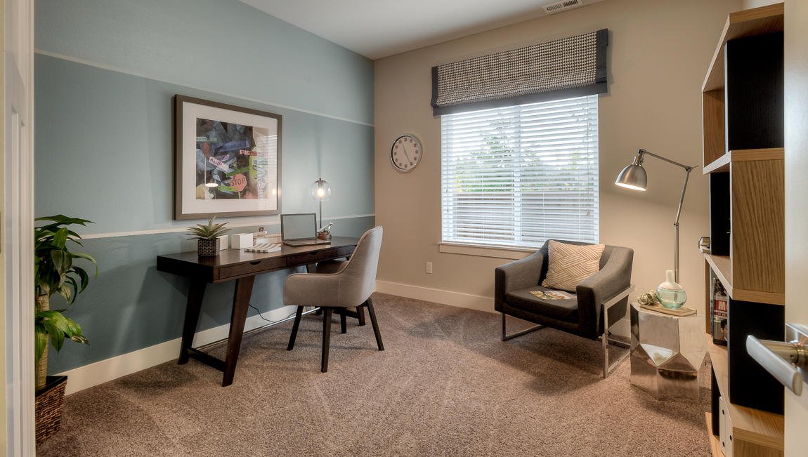 Cut your work commute time with a home office right down the hallway. #WorkFromHome fal.cn/4GgD