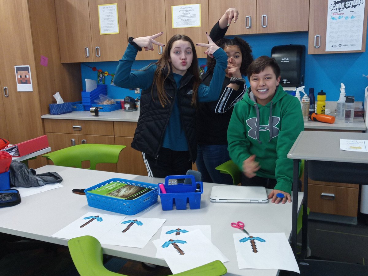 SraKlefsaas's tweet photo. 6th grade SI students are enthusiastically problem solving together. The excitement for learning is palpable! #breakoutedu #minecraft @HZNSpuds @MoorheadSchools https://t.co/w3XStMgxCL