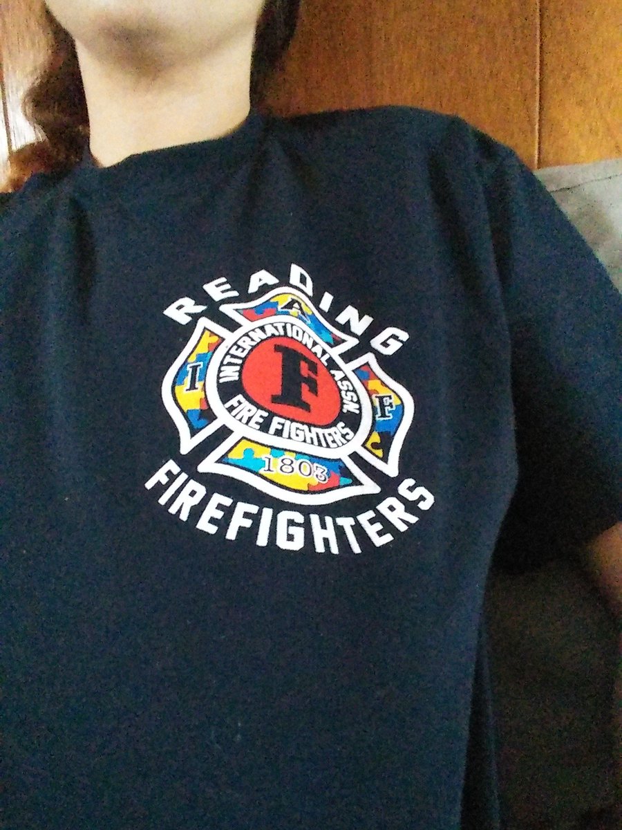TeenaLee2's tweet image. Wearing appropriate supportive gear today! #readingfire #AutismAwareness