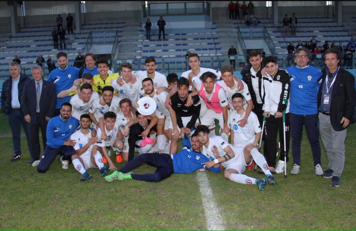 📣📣And the winner is... PRO VERCELLI!!! Grandi ragazzi 🦁🦁!!! Vittoria ai rigori vs <a href="/TorinoFC_1906/">Torino Football Club</a> e la 🏆 è nostra 😜 #MemorialSassi