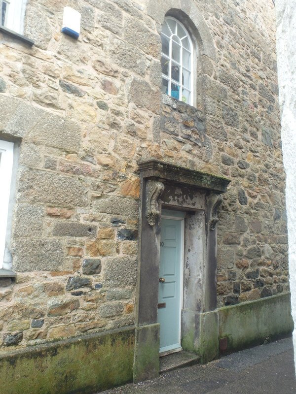 An old doorway in a side street of Penzance. Wandering through the small streets you see marvelous remains of old architectural designs. Go of the beaten track and discover #lovepenzance #guiding #history