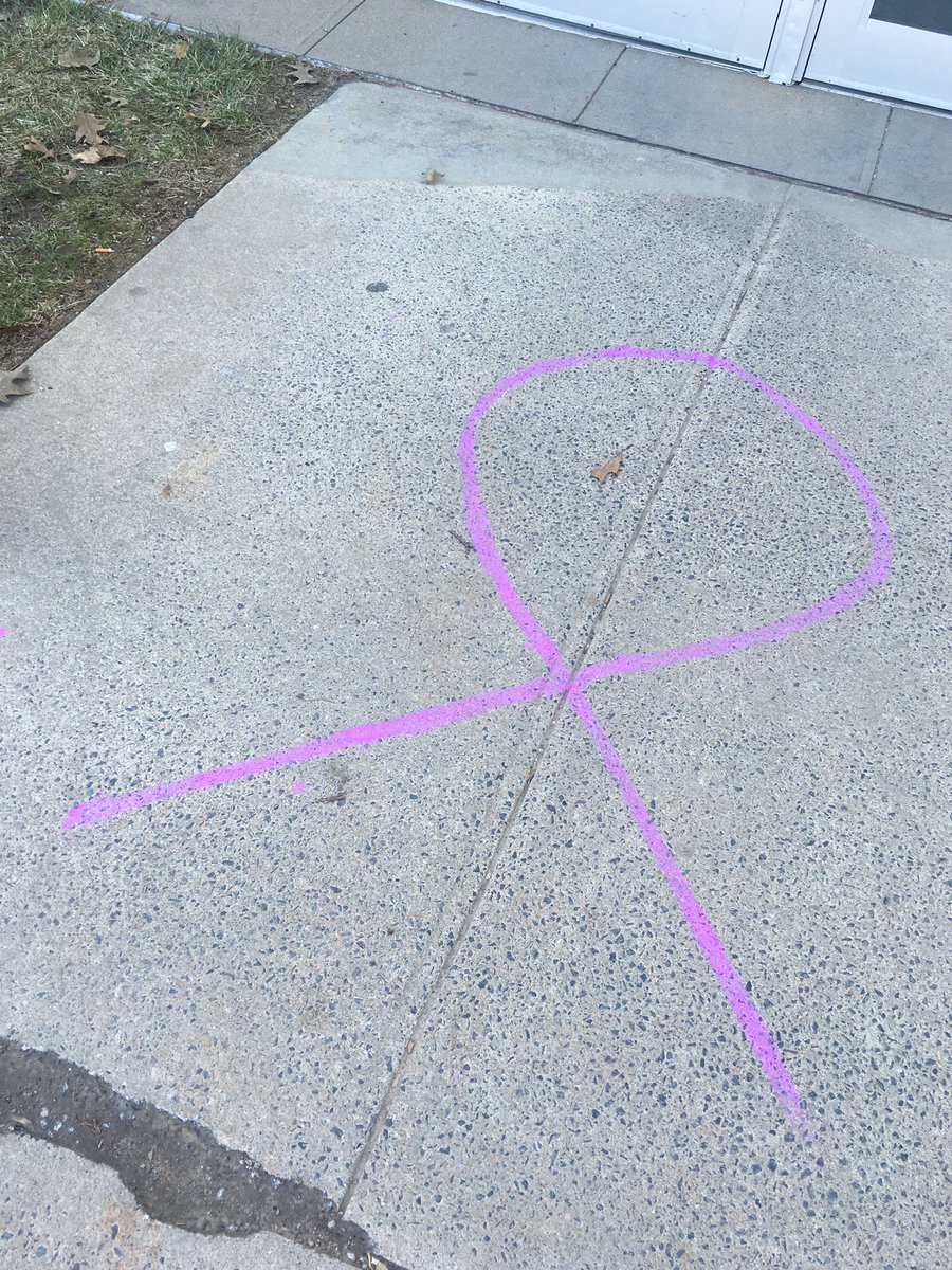 uticaadmissions's tweet photo. Decorating the campus in purple for Relay for Life! https://t.co/eTCtVZw29i