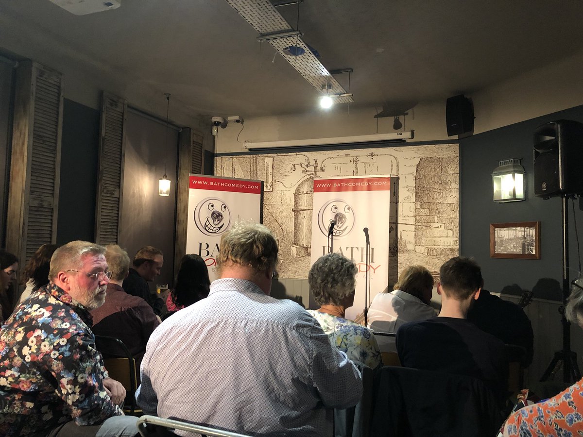 The audience is settling in for Heat 4 of the #BathComFest New Act Competition at <a href="/BathBrewHouse/">The Bath Brew House</a> with MC @FunnyCanuk   Who will be our semi finalists?