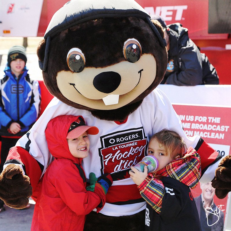 SDImktg's tweet photo. Rogers Hometown Hockey #Season4 ended its 24-stop tour in Montreal, Quebec this past weekend! We’ve had a season full of fun, travel, and wonderful experiences. Thank-you to the #RHTH team for making this season one for the books! #sdimktg #thisiswhatwedo #Rogers https://t.co/flqymxrGU5