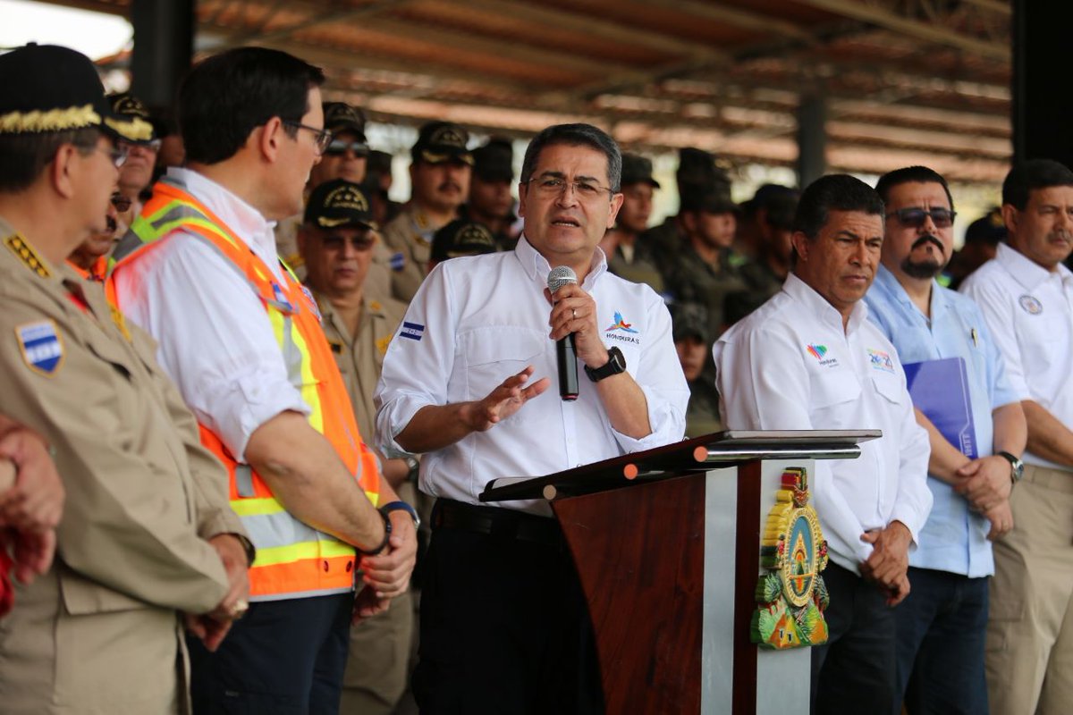 JuanOrlandoH's tweet photo. En nombre del pueblo hondureño, expreso mi reconocimiento y felicitación a @CONAPREMM y a todas las instituciones que la conforman, por su compromiso con la seguridad y el bienestar de los más de 3 millones de turistas que se desplazaron por todo el país esta Semana Santa. https://t.co/aB9P8EubnW