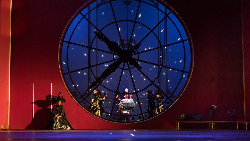 Karine_Creation's tweet photo. Le temps presse!Plus que 2 dates pour participer au bal de la Reine du Domino Noir illuminé par notre boule à facettes! @Opera_Comique de Paris le 3&5 Avril!
#LeDominoNoir #operacomique #muah #show #costume #Opera #Hecq #Lesort #Auber https://t.co/pHVCRnFZ6n