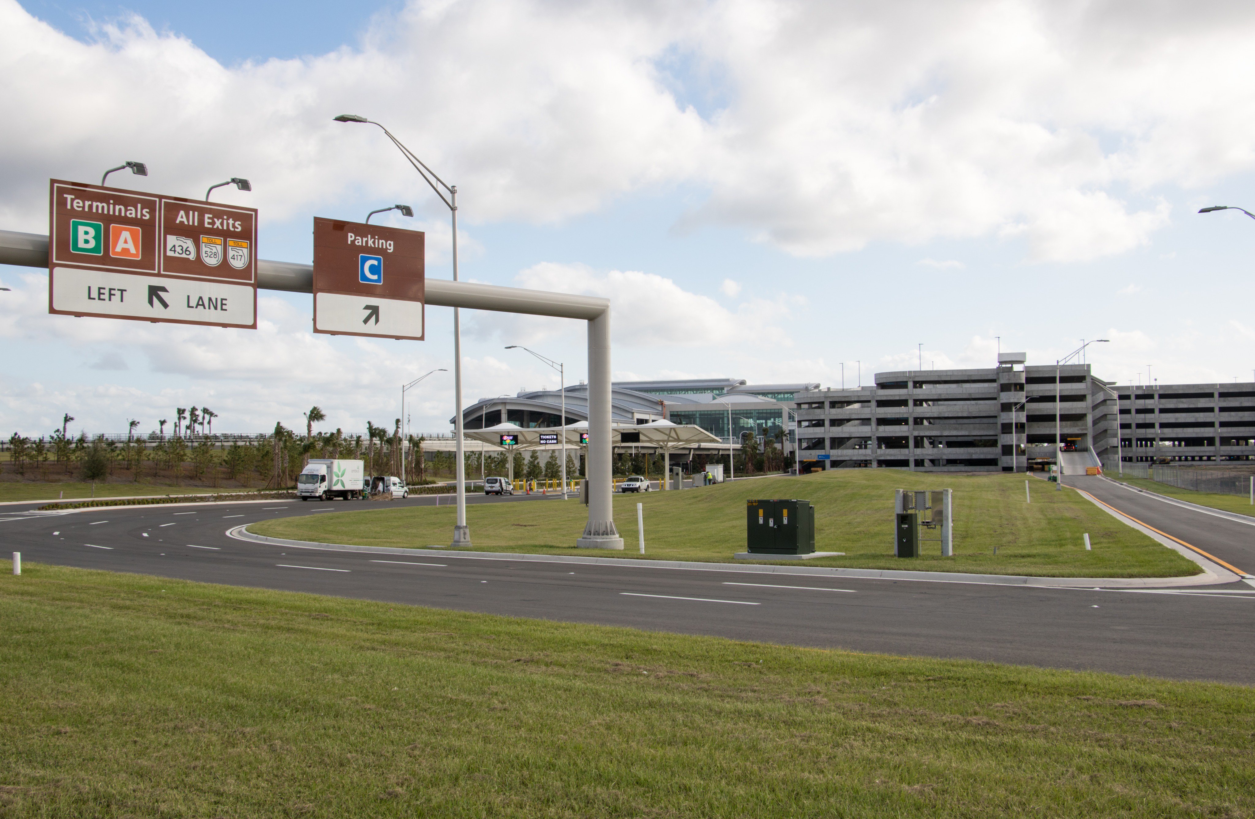 Orlando International Airport Parking - Find Parking near Orlando  International Airport
