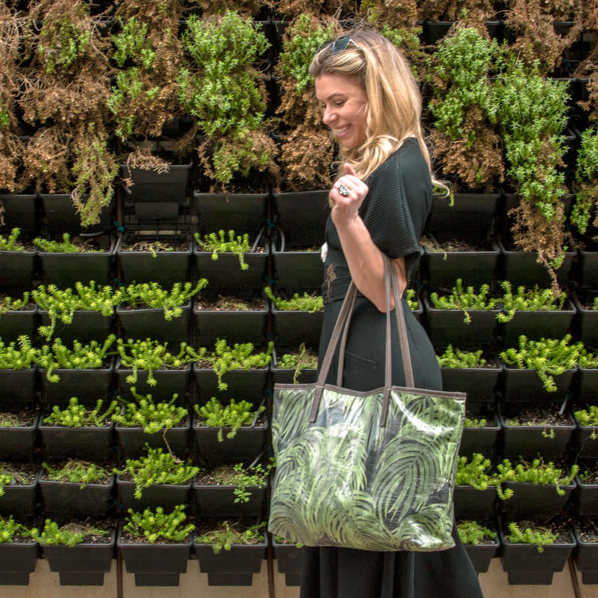 We hope everyone had a nice holiday weekend! We will be announcing our giveaway winner today at 4:00 pm EST on Instagram! Stay tuned!! #Veeshee #springtrends #palmprint