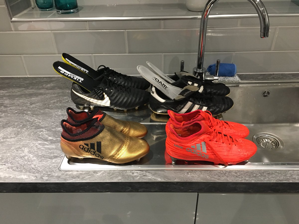 Deanlock10's tweet photo. Boots all done. Daughters nowhere to be seen.👀. “Failing to prepare is preparing to fail”. Never train/play in dirty boots. #footballdadlife #lookafteryourtools 👍👍 https://t.co/uUetoXlbpu