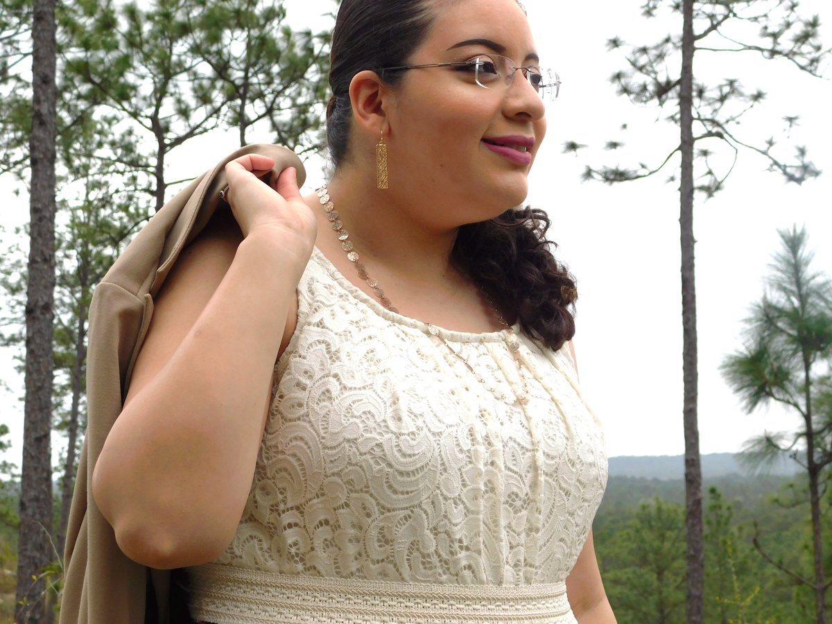 MissNellie19's tweet image. Happy 2nd Day of April, y'all! Lookin' for a new way to style a cute dress for spring, summer, or the office? Check out the latest blog post: floresnellie30.blogspot.com/2018/04/3-ways… #springstyle #mondayblogpost #stage #torrid #stylepost #summerstyle #officestyle #fashionpost