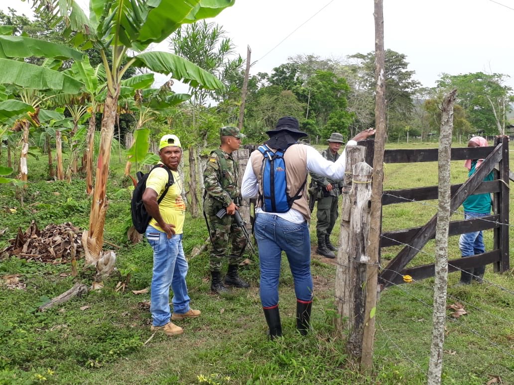 Ejercito_Div7's tweet photo. #BatallónVélez #Brigada17 en coordinación con la @PolicíaUraba @URestitución realiza acompañamiento, reconocimiento y medición de tierras en la vereda #Paquema del Municipio de #Turbo #Antioquia https://t.co/okg78sQlap