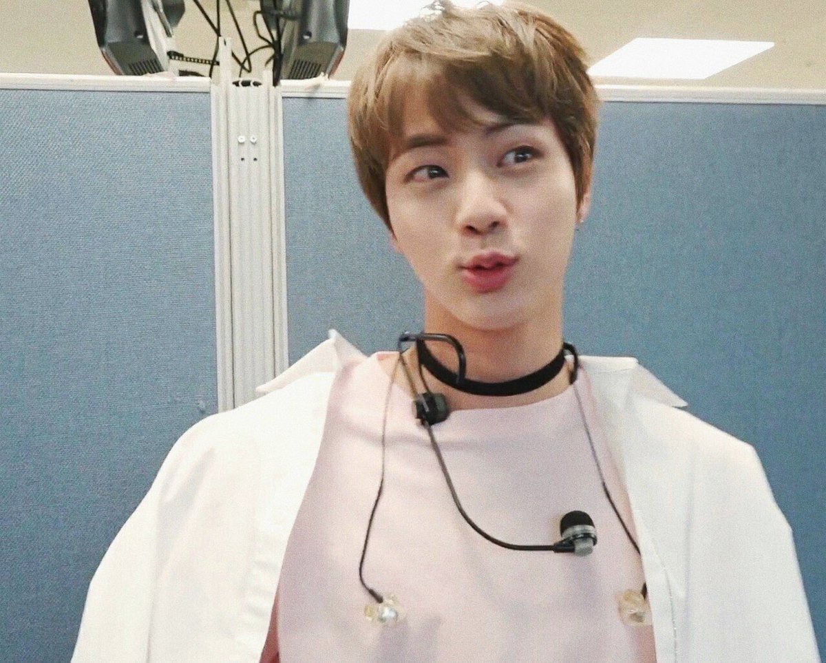 awake_mappy's tweet photo. やっぱりジンニムの笑い声は最高だ💖
安心して寝よ(⌒▽⌒)💤
おやすみなさい〜⭐️

#PremiosMTVMiaw #MTVBRFandomBTS 
Don't Leave Me 防弾少年団
#THOSFansBTS2M @BTS_twt 💕 https://t.co/cQuqnp2app