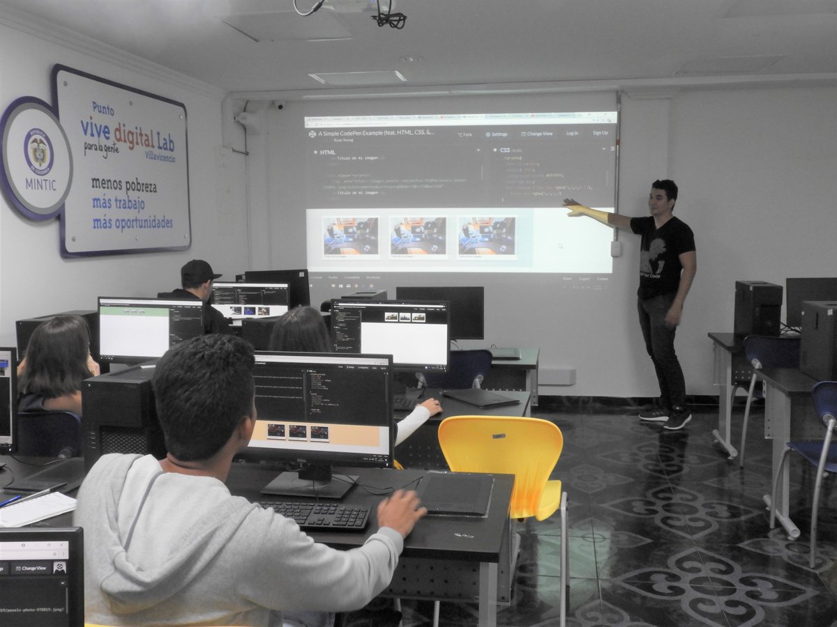 PvdLabVillavo's tweet photo. Hoy iniciamos el curso certificado de Diseño de sitios #WEB en el Punto #ViveDigitalLab #Villavicencio @Ministerio_TIC @Utadeo_edu_co https://t.co/bMjrkme5gA