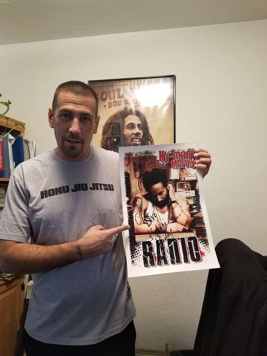 gabymistik's tweet image. Retweeted FanKey 🔑 (@FanKeyOfficial):

More happy #FanKey winners after they received their @maestromarley merch! 😍✨🔑 Don’t miss out, link in bio! #kymanimarley #signedmerch