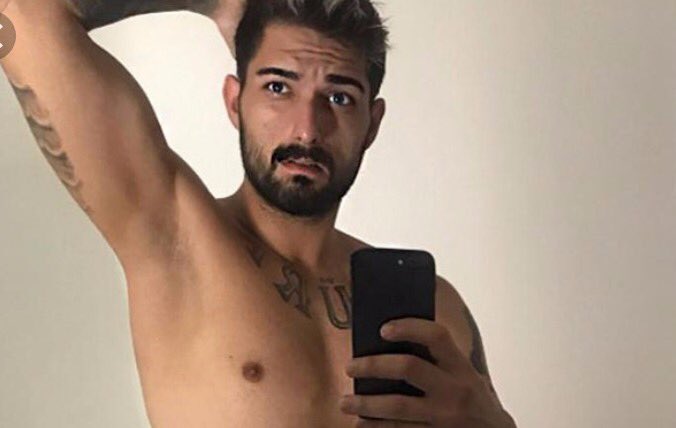 Askerimize moral vermeye giden sanatçılarımızın askerlik çağında olan oğullarını da askerde görmek istiyoruz. Nasıl güzel moral olur bir bilseniz!