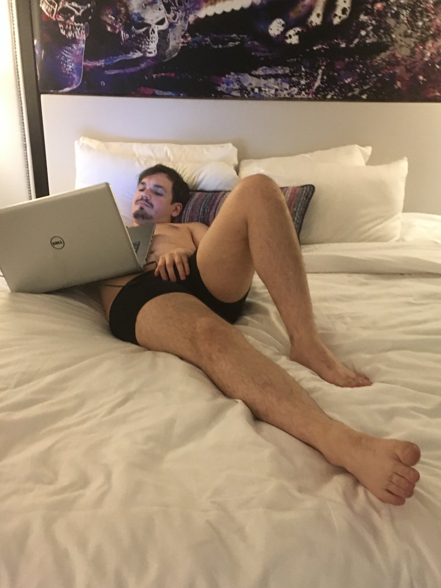 JDLuxe's tweet photo. Hellooooo Nurse! #newguyontheblock #pornboy #wantme #malesub #footfetish https://t.co/JB8cWoXOAU
