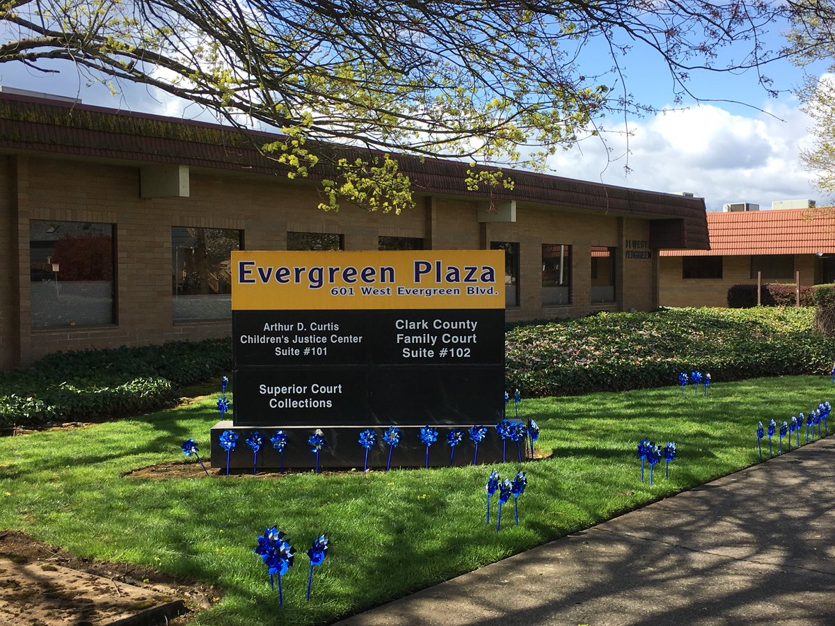 ChildJusticeCtr's tweet photo. TY to our friends and supporters for helping us plant #bluepinwheels for #NationalChildAbusePreventionMonth! @BGCA_Clubs of SW WA, @ClarkCoWA, @evergreenps, https://t.co/TkmpFg8zK6, @Heritage_HS, @iQcreditunion, @JanusYouth, @NWCAVE, @StellarGroupWRE, @VancouverUS, @WACorrections https://t.co/aXpZiQy739