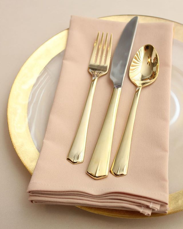 BurlapAndSilk's tweet photo. Uncomplicated #Blush + #Gold wedding #elegance. 😍
•
•
•
📸 #weddinginspiration #blushnapkins #weddings #events #weddingplanner #event #weddingplanning #eventplanning #stylemepretty #styleinspiration #clothnapkins #tablesetting #reception #weddingf… https://t.co/fv0ol7sxLK https://t.co/bvXpsK8Auy