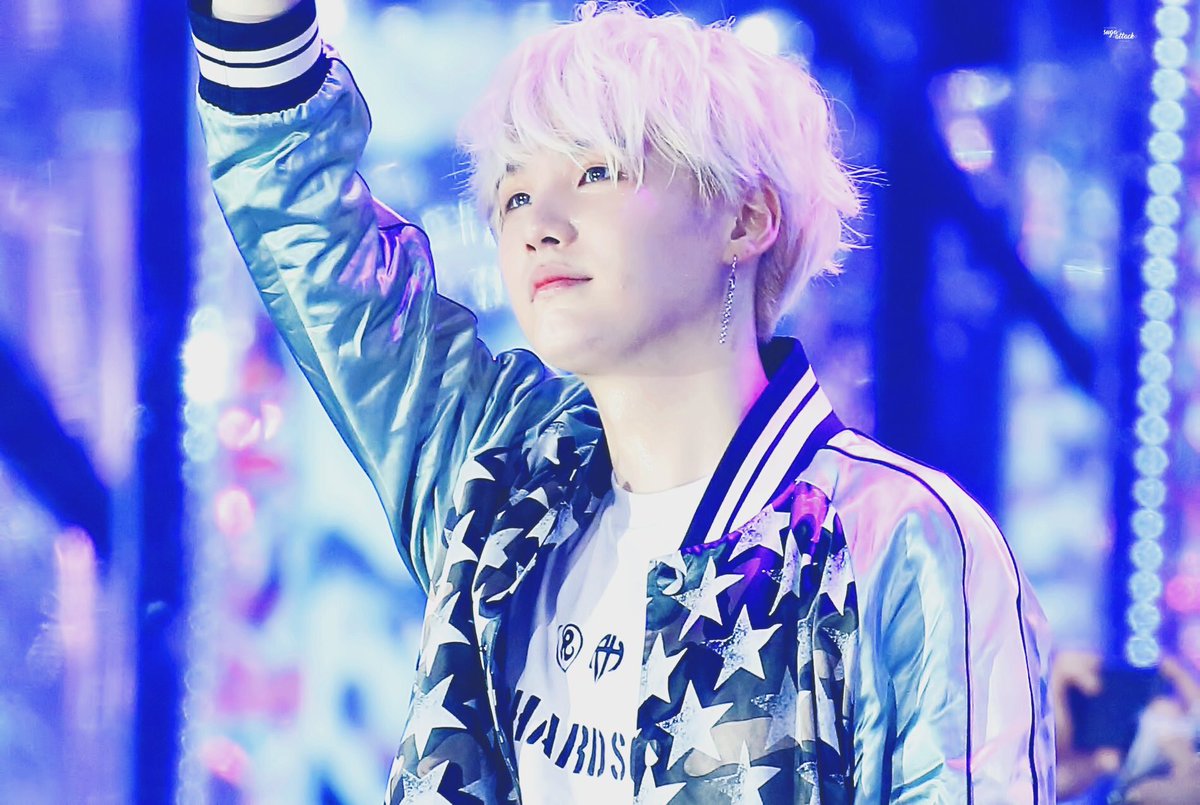 Юнги из bts. Шуга из bts 2013. Демо шуга. Бтс шуга 2020. Шуга бтс.