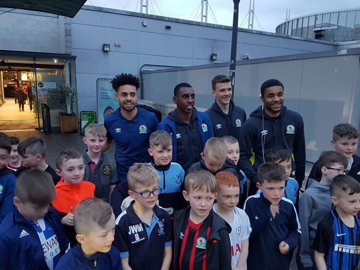 BlackburnEagles's tweet photo. Well as our teams returned home with their trophies following tour success they met their idols. Thanks to @Imtonymowbray @Rovers @BradDacks40 @conway_cc and all the team. https://t.co/MLN4BmOkNJ