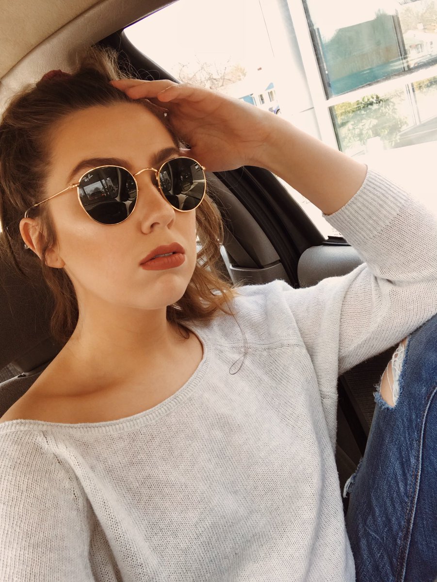 ugc_emmac's tweet photo. when you realize your skin is never going to be this tan bc IT’S GOING TO BE 45 DEGREES AND COLD IN INDIANA FOREVER #thanksvscofilterkk2 #wheresapril https://t.co/pHWdYkfg8K