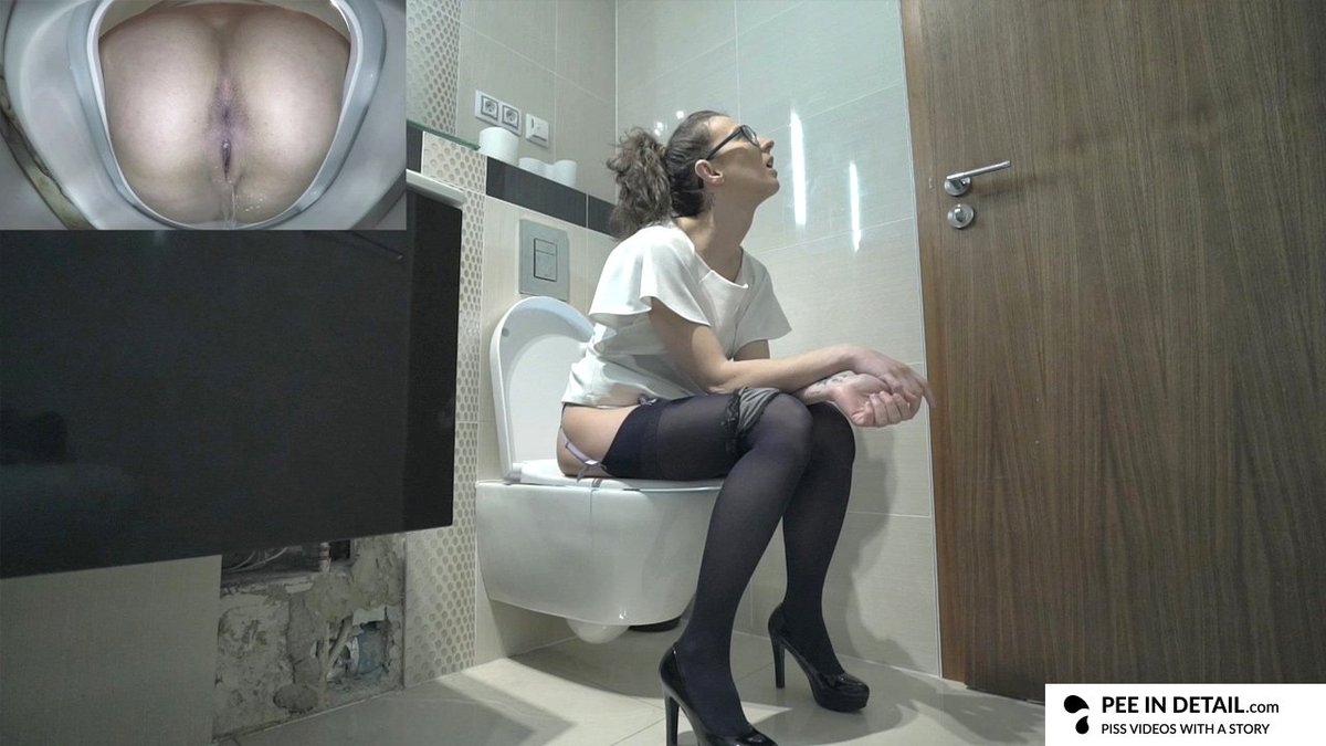Pavlinka is stuck at work. Her colleagues have left hours ago but she must finish her document. She needs to #pee urgently so it's a huge relief for her when she finally gets to the bathroom.

🎬 peeindetail.com/en/video/246-e…

#girlontoilet #peefetish #peeing #peeinggirl #pussy