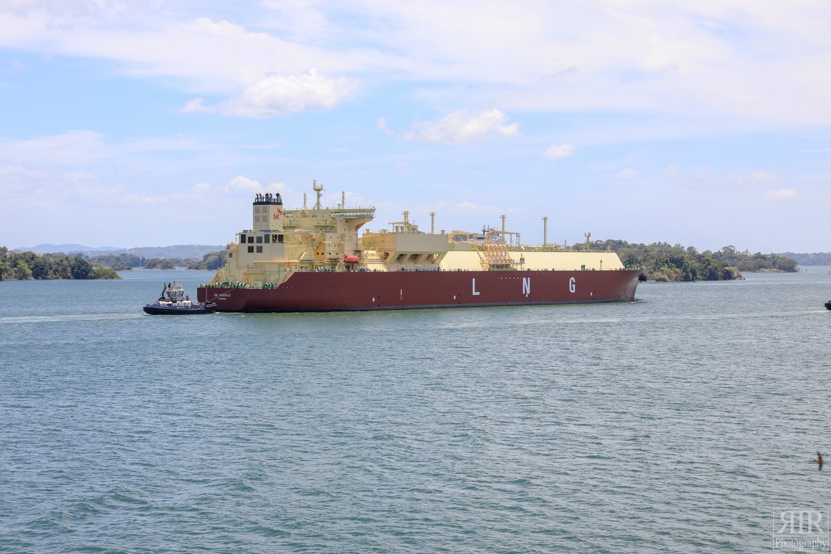 CapRODRR's tweet photo. S16B, MT "SK Audace" from #SKShipping. The first #LNG tanquer with an XDF Propulsion and a six stages fuel gas compresson from #Cryostar transited the @canaldepanama . The #safetransit was provided by the @canalpilots and @UCOCPTY #Panama #CanaldePanama #PanamaCanalPilots https://t.co/L3QvnK85ar