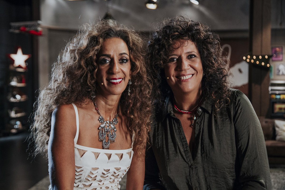 Ya empiezan LAS BATALLAS, y me acompaña mi <a href="/RosanaOficial/">Rosana Arbelo</a> en @LaVozKidsEsp 
#LaVozKidsBatallas1