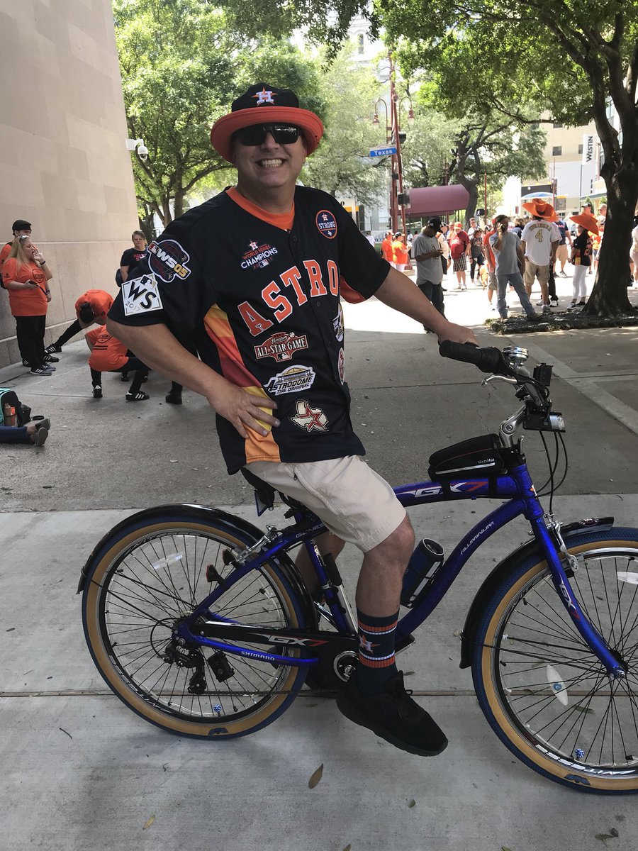abc13houston's tweet photo. What a welcome home celebration for your @astros! These fans are ready for a victory! #AstrosHomeOpener #neversettle https://t.co/LsW5pngRpY