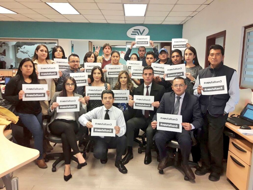 Dejamos por unos minutos nuestras actividades para recordarle al país que #NosFaltan3
Que llevan #7díasSecuestrados
Y que #LosQueremosDeVueltaYa 
#LiberenaPaul 
#LiberenaEfrain 
#LiberenaJavier 
<a href="/Lenin/">Lenín Moreno</a> @navasveracesar <a href="/PatoZambranoR/">Patricio Zambrano R</a> <a href="/marialevicuna/">Ma. Alejandra Vicuña</a> LOS ESPERAMOS SANOS Y SALVOS!