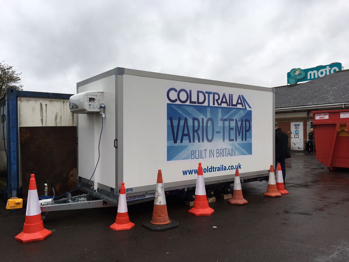 Coldtraila1's tweet photo. Supporting our friends at Moto Services, M4 Reading westbound with our brand new 4.5m Variotemp freezer trailer on it’s first job! #motoservices #variotemp #coldtraila https://t.co/Xo83Y4BRqJ