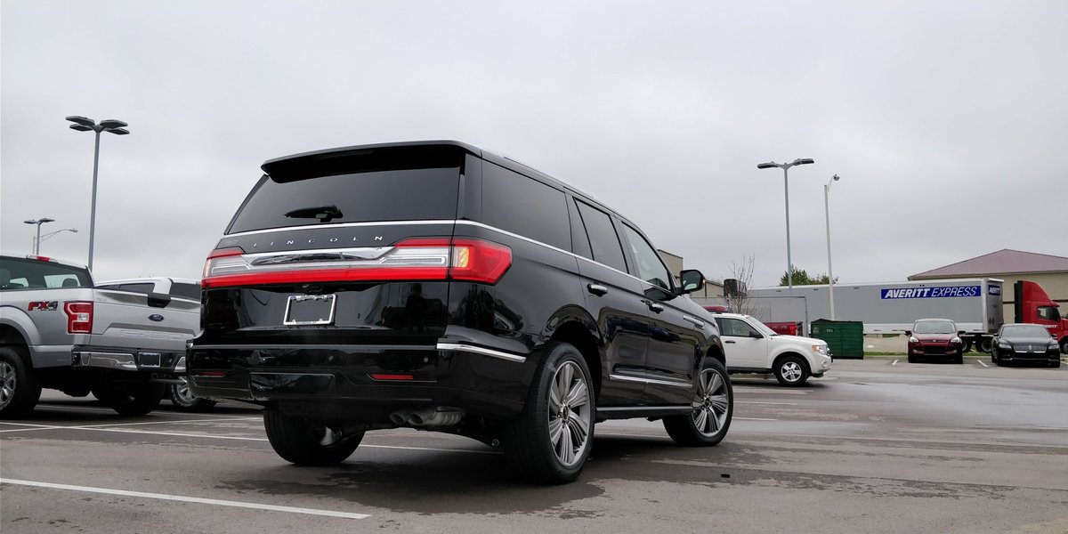 CarConfections's tweet photo. We've got #BeverlyHills' new favorite SUV: the 2018 #LincolnNavigator! Stay tuned for a review on this #Gorgeous luxury tank up next :)
#excited https://t.co/cEn9d7P9XE