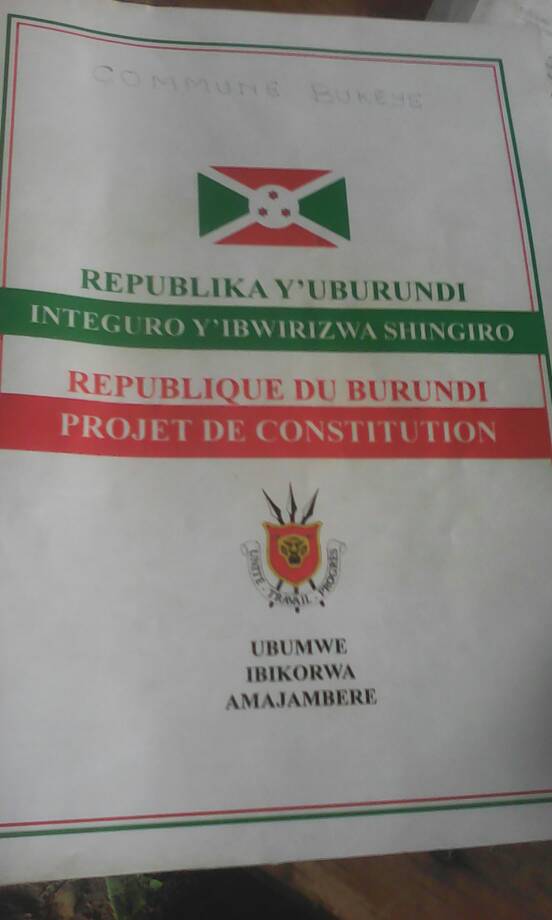 CommuneBukeye's tweet photo. @CommuneBukeye, seance d'explicat° du #ProjetDeConstitution sur la colline #Rwanstinda, la #Population prêt à #voter et #Contribuer ô elect° https://t.co/5l5tFS2X8B