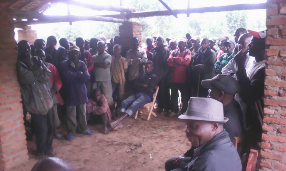 CommuneBukeye's tweet photo. @CommuneBukeye, seance d'explicat° du #ProjetDeConstitution sur la colline #Rwanstinda, la #Population prêt à #voter et #Contribuer ô elect° https://t.co/5l5tFS2X8B