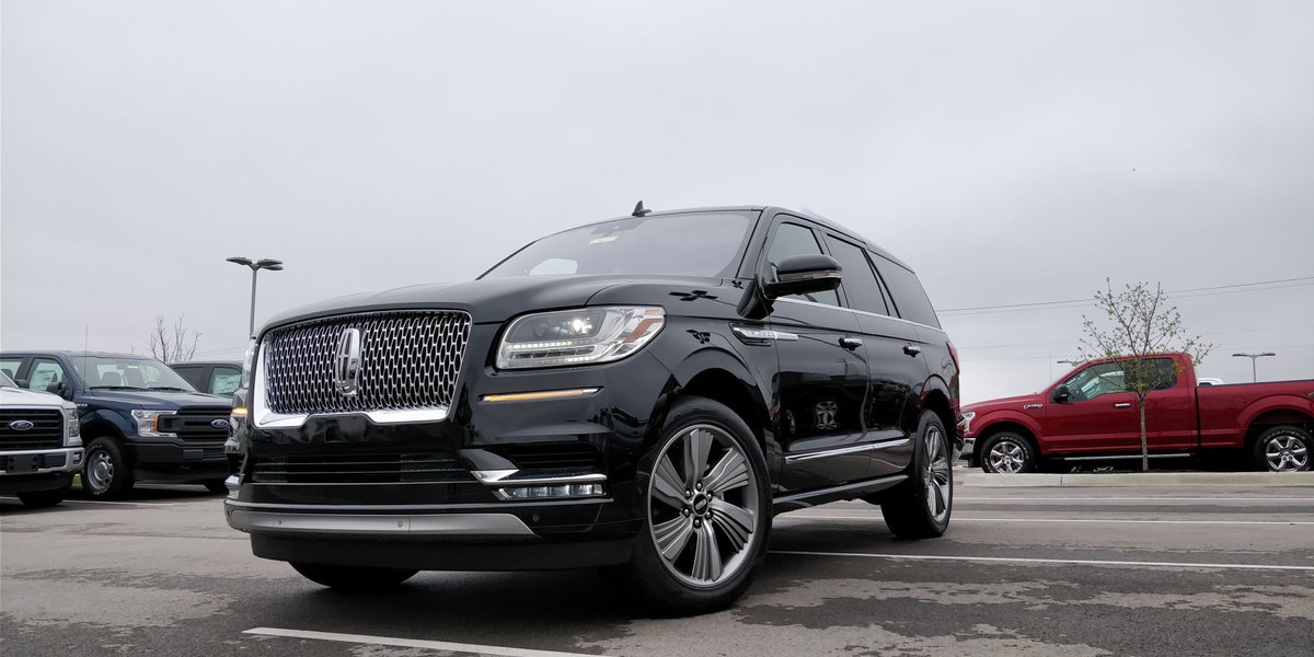 CarConfections's tweet photo. We've got #BeverlyHills' new favorite SUV: the 2018 #LincolnNavigator! Stay tuned for a review on this #Gorgeous luxury tank up next :)
#excited https://t.co/cEn9d7P9XE