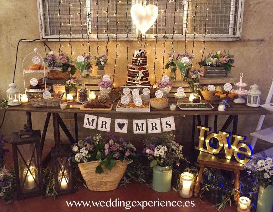Una mesa dulce puede aportar un rincón lleno de magia para tu gran día. #weddingday #Valencia #bodasideales #decoration