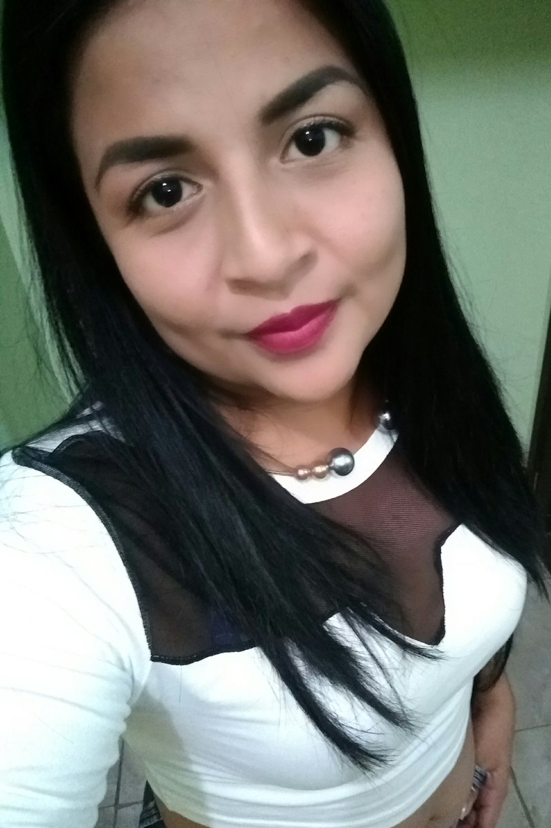 Dayanara Espinoza (DLEQ8) Twitter