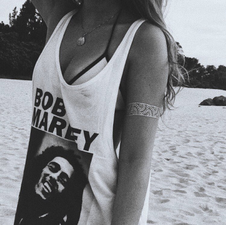 ReggaeKingShop's tweet photo. Good times + tan lines
#Springbreak essentials, shop #BobMarley tanks + tees. 

https://t.co/xqTvd77QT7 https://t.co/kJbSStcqMO