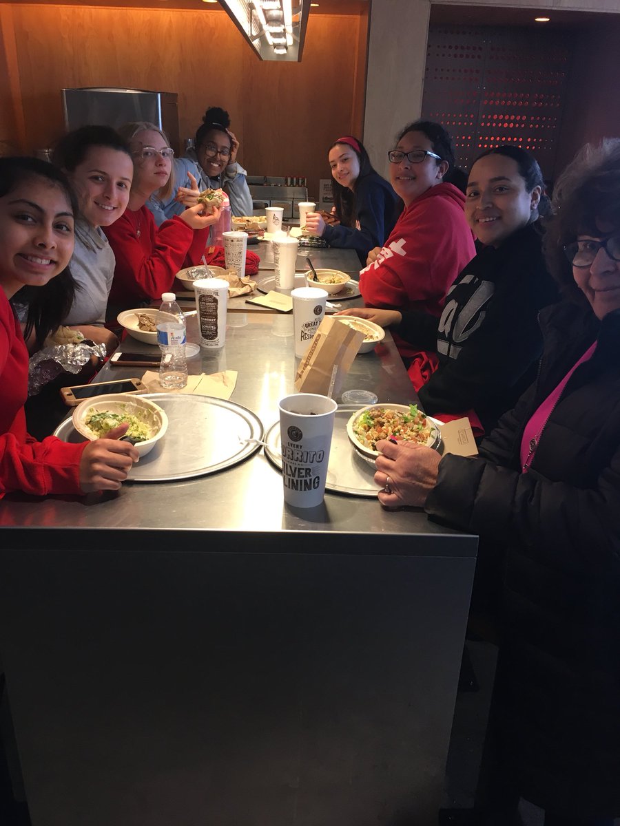 StuSoftball18's tweet photo. COME TO CHIPOTLE ON South Jefferson street by skyline from 4-8!! Dont forget to mention Stuart!! https://t.co/94UAOJSJk2