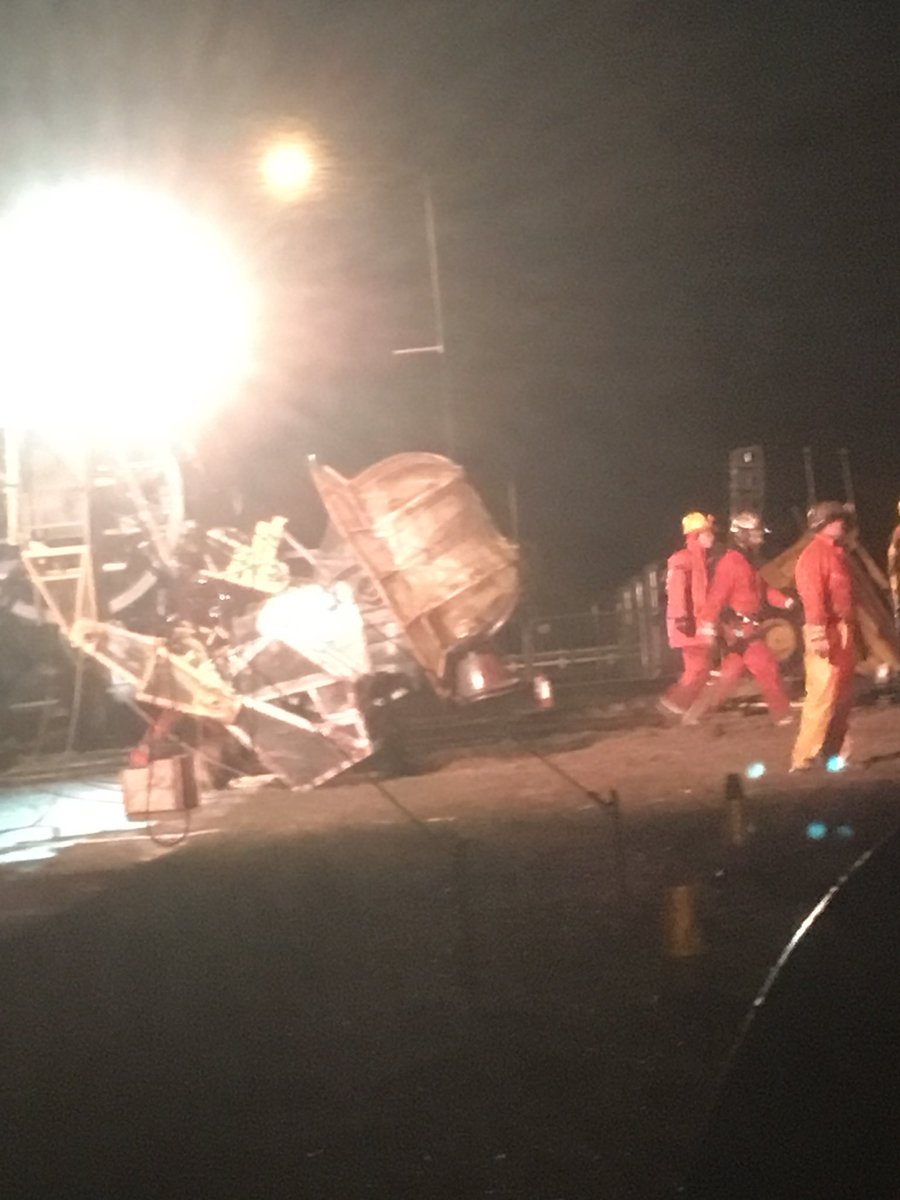 rameaurocks's tweet image. Man Engine tonight- profoundly moving and very wonderful. Especially the final kiss to Kernow’s soil. A benediction indeed. #ManEngine