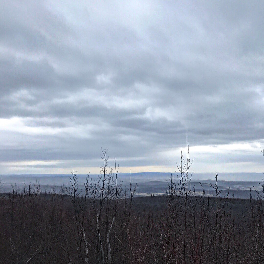 rosbernl's tweet photo. Woke up before sunrise and headed out to the mountains today. Completed my very first hike! It was a bit challenging but making it to the top the view I was rewarded with was absolutely memorable!
#kittatinnymountains #highpointstatepark #hikingviews #firsttimehiking https://t.co/mxVr75hMEp