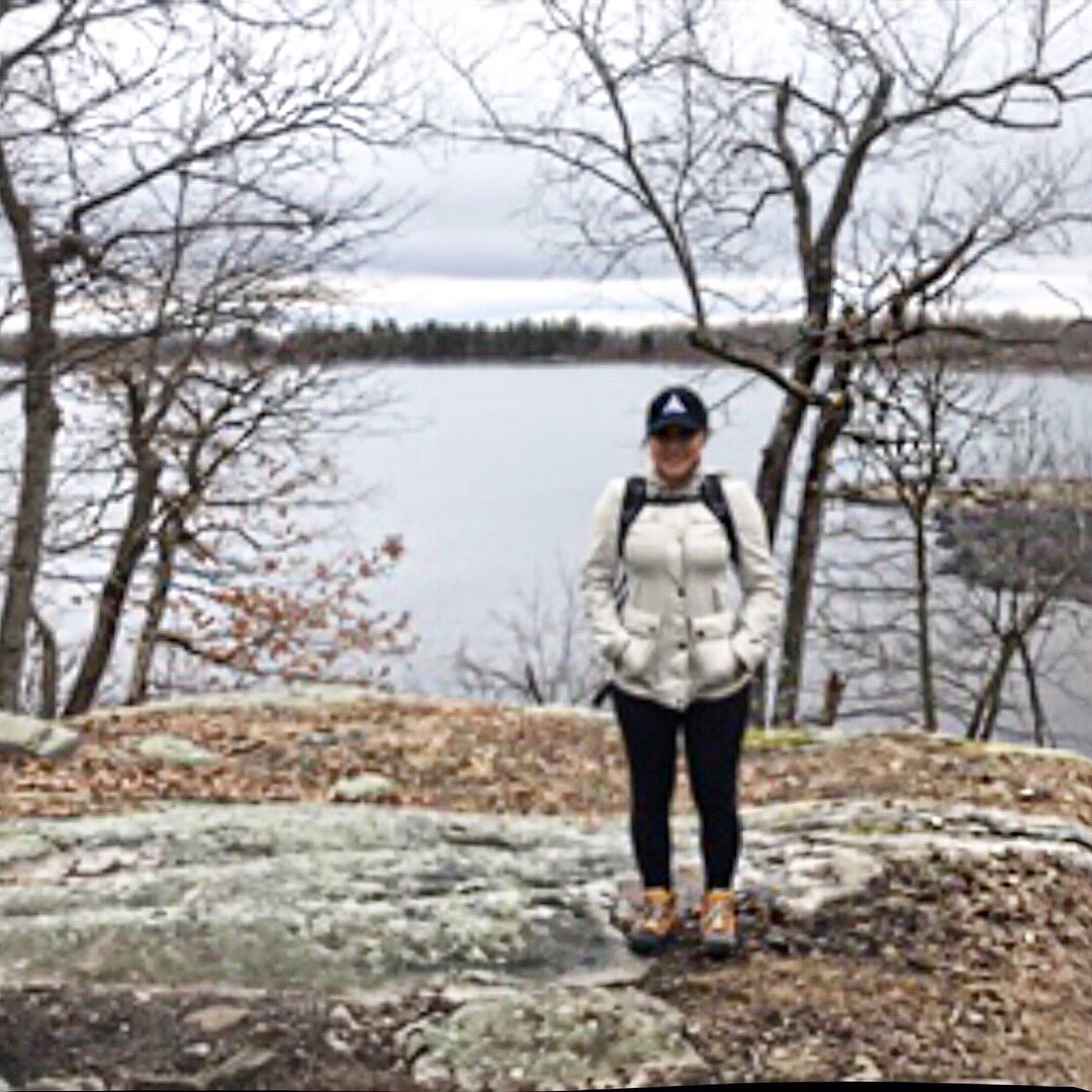 rosbernl's tweet photo. Woke up before sunrise and headed out to the mountains today. Completed my very first hike! It was a bit challenging but making it to the top the view I was rewarded with was absolutely memorable!
#kittatinnymountains #highpointstatepark #hikingviews #firsttimehiking https://t.co/mxVr75hMEp