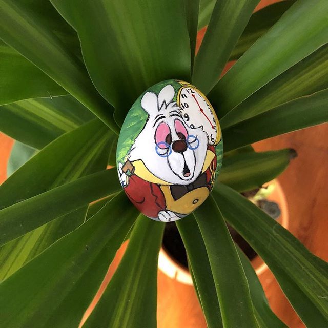 I’m late, I’m late, I’m late... #easteregghunt 🥚🐰⏱🎨 #thewhiterabbit #paintedeggs  #aliceinwonderland ift.tt/2GPhX1O