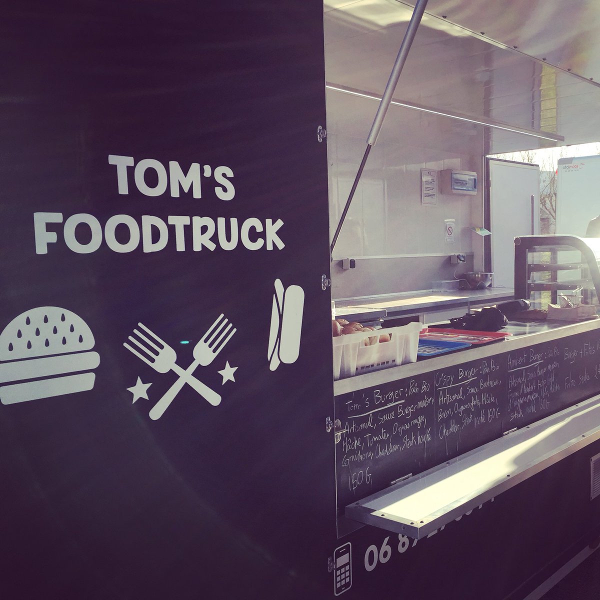 Toms_Foodtruck's tweet photo. Superbe week-end à Saint Xandre pour ces deux jours de festival folk ! Merci à tous #TomsFoodtruck #SaintXandre #foodtruck https://t.co/w9YbNNGdrP