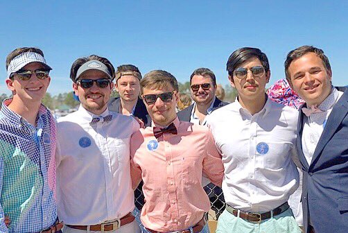 ufchiphi's tweet photo. Wait, there were horses at this race? 🏇🏻 https://t.co/go9tf9bpvj