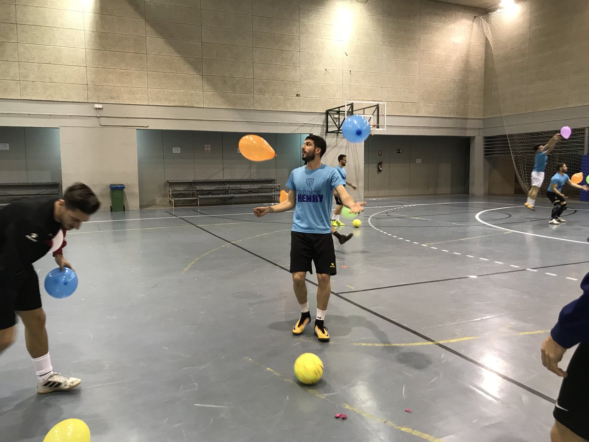 NaCh0Arregui's tweet photo. Preparándonos para la vuelta a la competición ¿No cae? ⚽️🙄🎈(1) https://t.co/Zf7x1ND50A