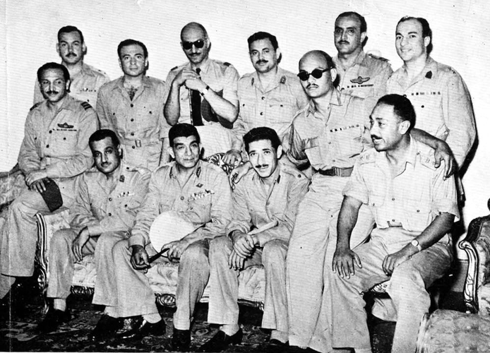 ألف تحية حب وتقدير وامتنان لقادة ثورة 23 يوليو..
لولاكو مكناش دلوقت فرحانين.. لولاكو مكنتش بعد طول كفاح #مصر_للمصريين
لولاكو كان زمان بيورث حكمنا عيلة أجنبية، كان بيتشال ويتحط أي ملك فيها من غير أي اهتمام من الشعب.. لأنه كان مش مننا، ولا بيحبنا
#مصر_بتفرح
#شكرا_23يوليو